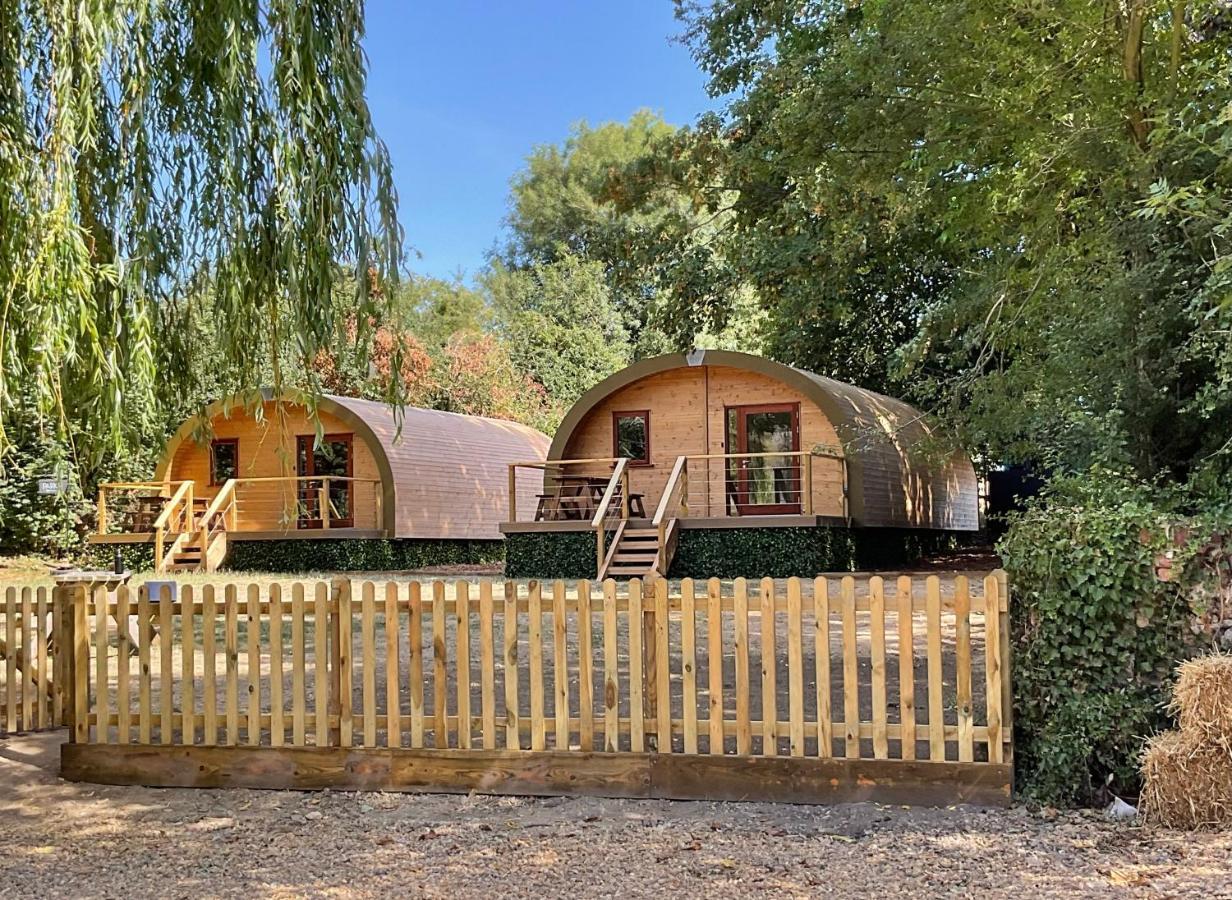 Cosy And Eco-Friendly Cabins Next To 16Th Century Pub Newmarket (Suffolk) Exterior foto
